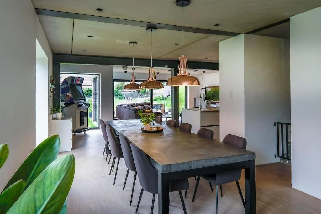 Spacious Family Home 10 Min From Downtown 헨트 빌라