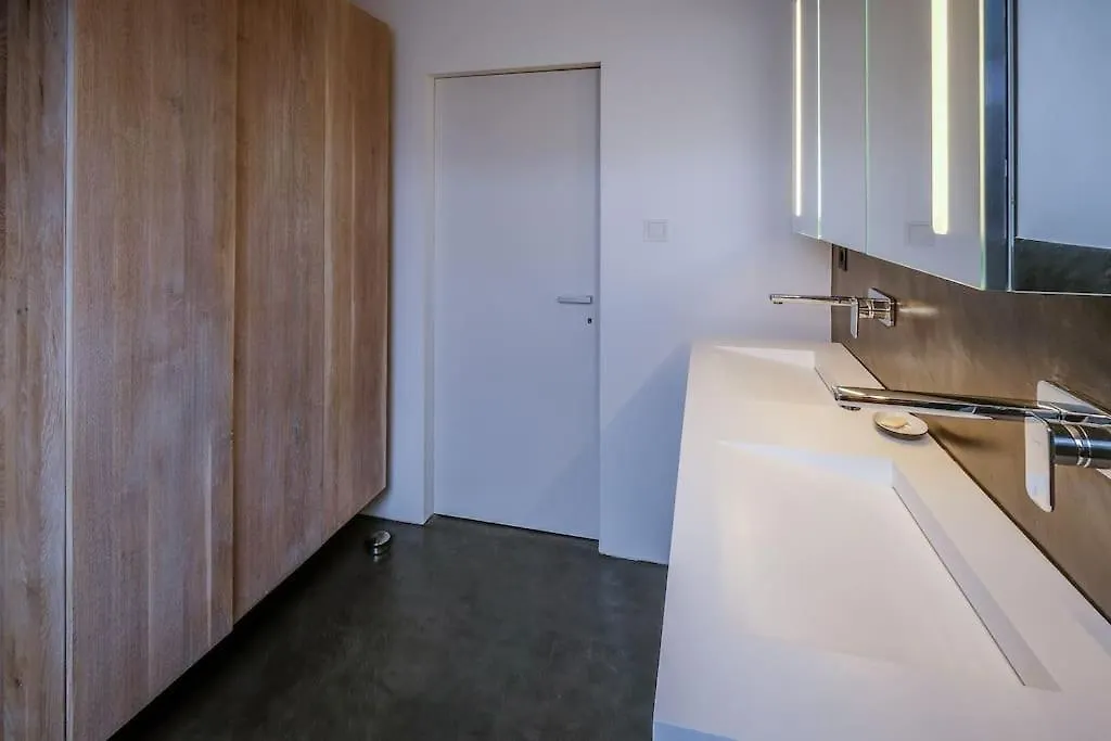 Spacious Family Home 10 Min From Downtown 헨트 빌라