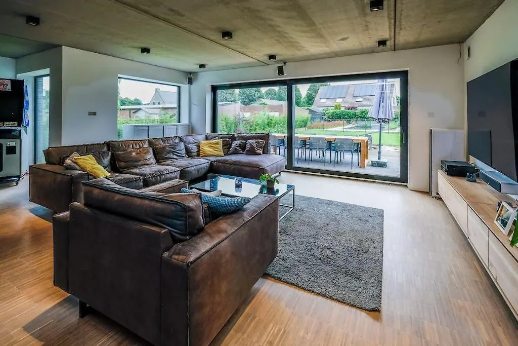 Spacious Family Home 10 Min From Downtown 헨트 벨기에