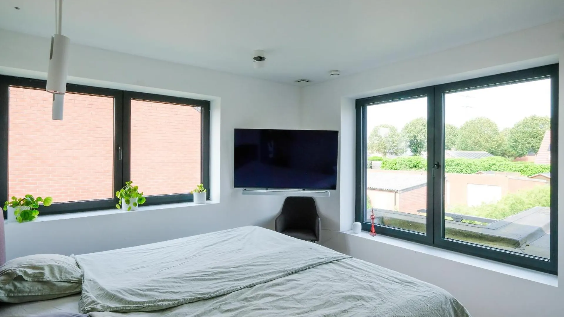 Spacious Family Home 10 Min From Downtown 헨트